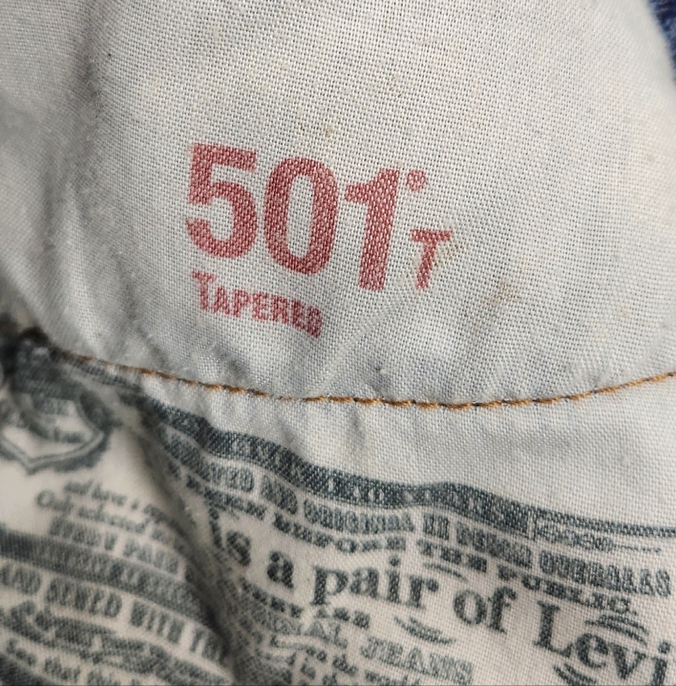 Levis 501 Button Fly Tapered 100% Cotton Distressed Style  Medium Wash Jeans. - Picture 12 of 12